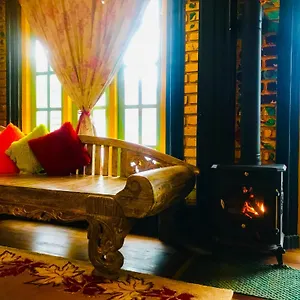 https://serendipity-lake-bungalow-by-heidi.kandyhotelsnow.com